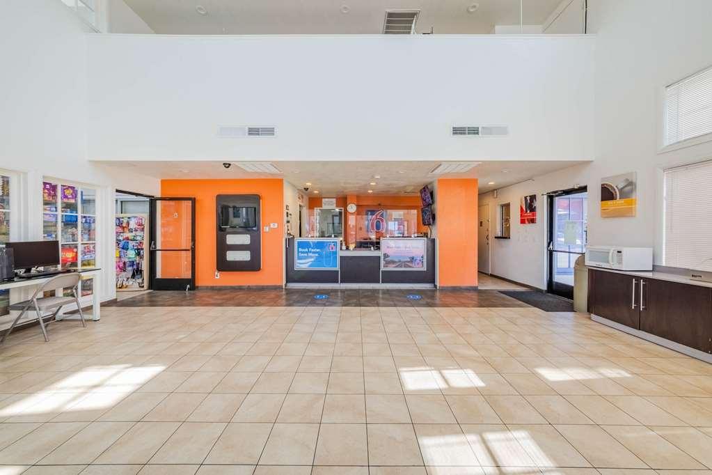 Motel 6 Хемет Интерьер фото